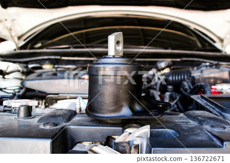 Car Engine Mount Replacement for Car Maintenance 136722671