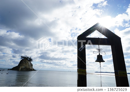 地震後的見附島(軍艦島) 地震後的見附島(軍艦島) 136725029