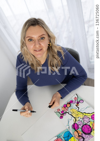 Woman Creates Neurographic Drawing for Psychological Well-Being Woman Creates Neurographic Drawing for Psychological Well-Being 136725060