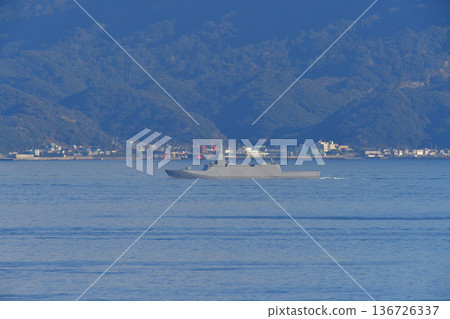 日本海上自衛隊浦賀海峽熊野FFM-2驅逐艦 136726337