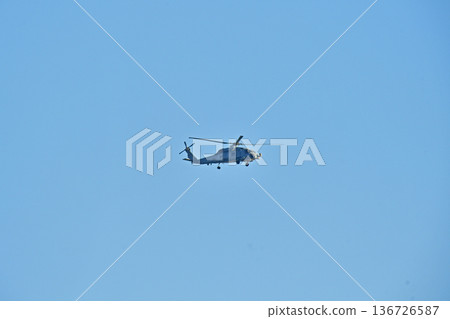 美國海軍浦賀頻道 SH-60R 海鷹直升機 136726587