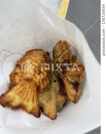Bungeoppang, bungeo-ppang (Korean Fish Shaped Pastry), popular snack, cookies, sweet in winter streets of Korea. Bungeoppang Korean traditional national food, dish, cuisine. Japanese taiyaki 136726934