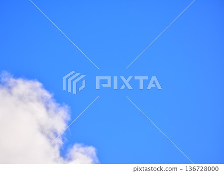  藍天和雲彩 136728000
