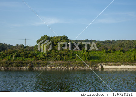 Han River bike path Han River bike path 136728181