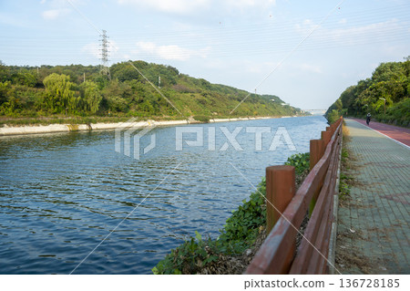 Han River bike path Han River bike path 136728185