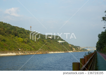 Han River bike path 136728195