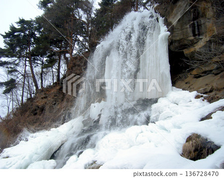 Artificial waterfall, Otome Falls icefall (downstream) 136728470