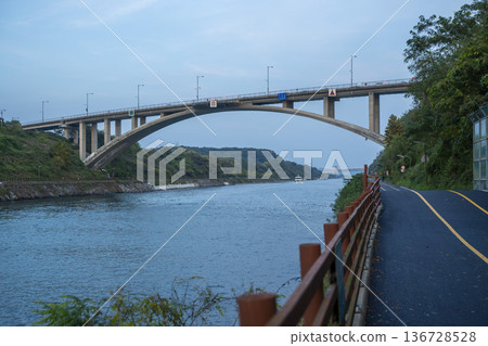 Han River bike path Han River bike path 136728528