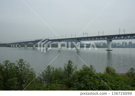 Han River bike path Han River bike path 136728899