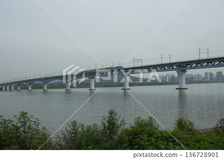 Han River bike path Han River bike path 136728901