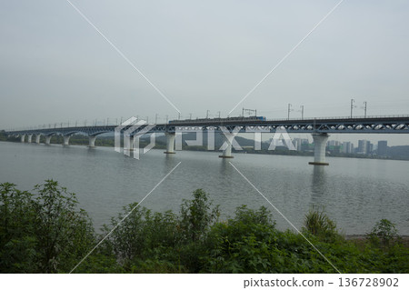 Han River bike path Han River bike path 136728902