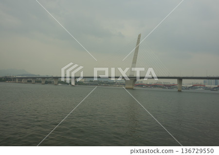 Han River bike path 136729550