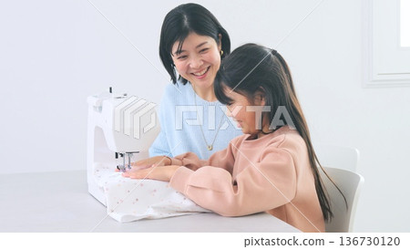 家庭對話縫紉機圖片 136730120