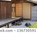 日式房屋外觀，附陽台和礫石花園 136730591