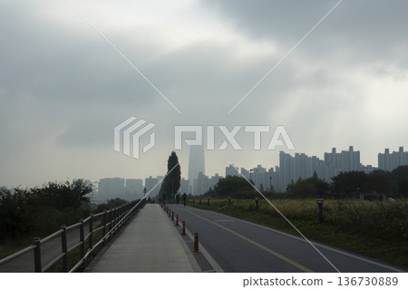 Han River bike path Han River bike path 136730889