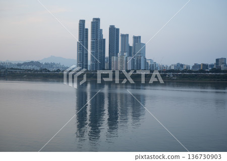 Han River bike path Han River bike path 136730903