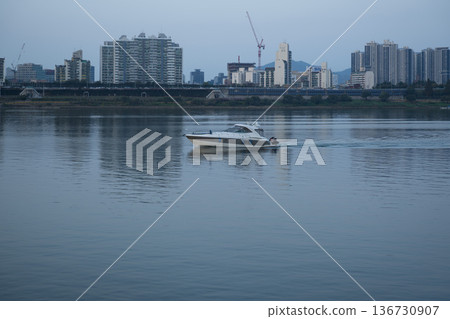Han River bike path Han River bike path 136730907