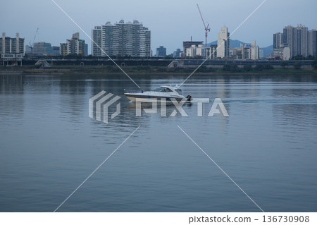 Han River bike path Han River bike path 136730908