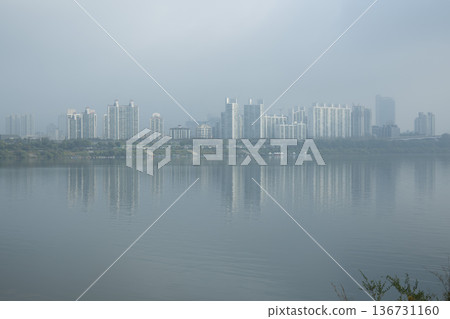 Han River bike path 136731160