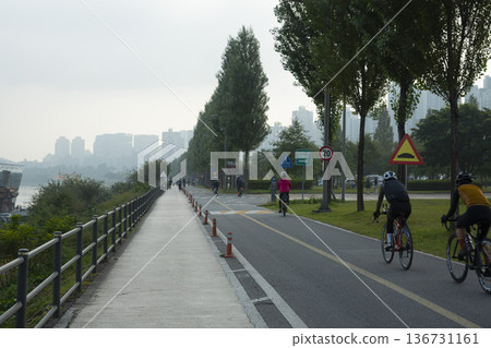 Han River bike path Han River bike path 136731161