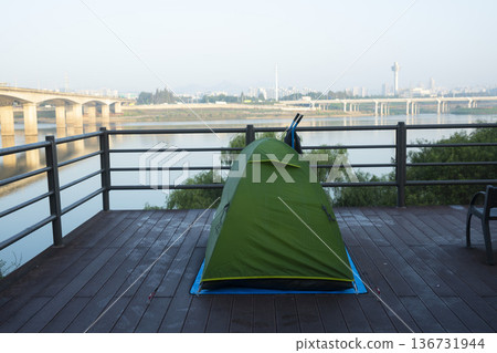 Han River bike path 136731944