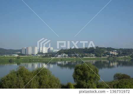 Han River bike path Han River bike path 136731972