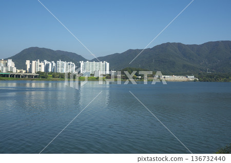 Han River bike path 136732440
