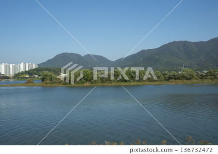 Han River bike path Han River bike path 136732472