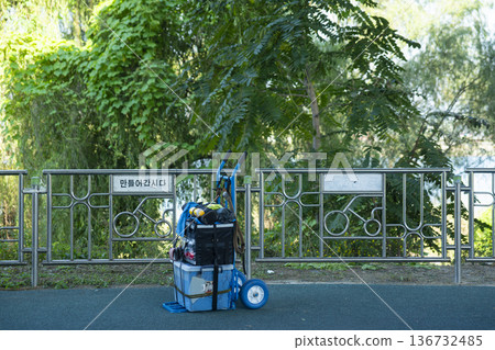 Han River bike path 136732485