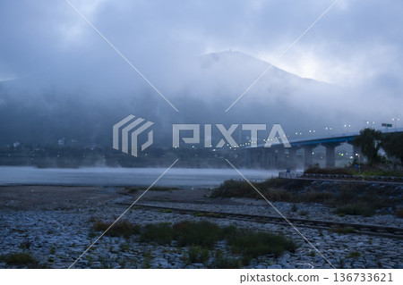 Han River bike path Han River bike path 136733621