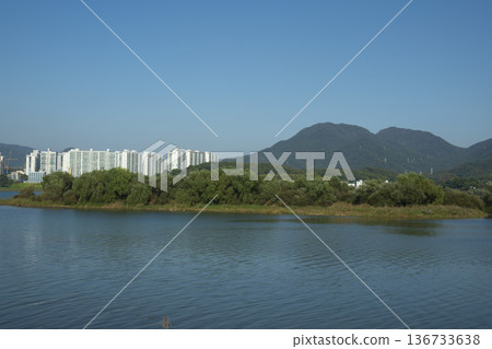 Han River bike path 136733638