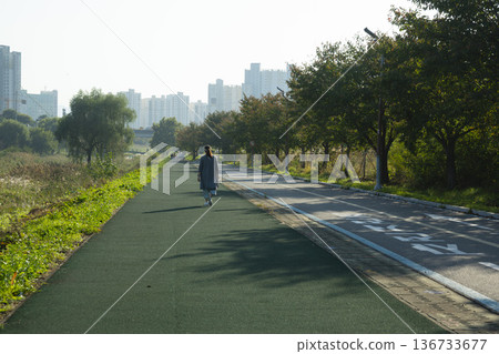 Han River bike path 136733677