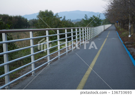 Han River bike path 136733693