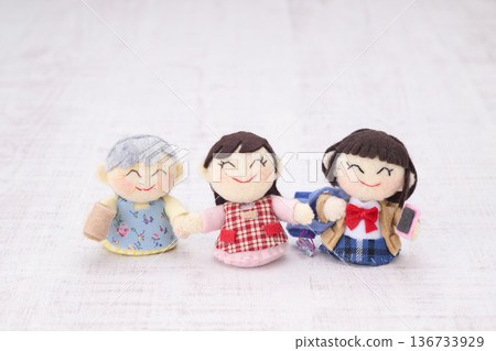 Three-generation female family dolls Three-generation female family dolls 136733929