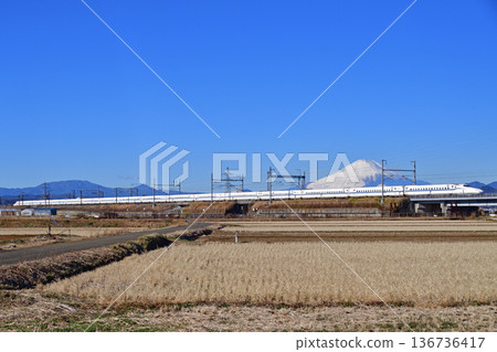 東海道新幹線小田原-新-橫濱 JR 東海 N700S 系列 J44 列車(東京)Nozomi Hikari Kodama 東海道新幹線小田原-新-橫濱 JR 東海 N700S 系列 J44 列車(東京)Nozomi Hikari Kodama 136736417