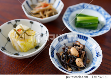 A small bowl of fibrous side dish A small bowl of fibrous side dish 136737180