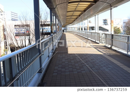 堺市堺區阪和線堺石站、貝爾瑪格大廈和拱廊人行橋 堺市堺區阪和線堺石站、貝爾瑪格大廈和拱廊人行橋 136737259