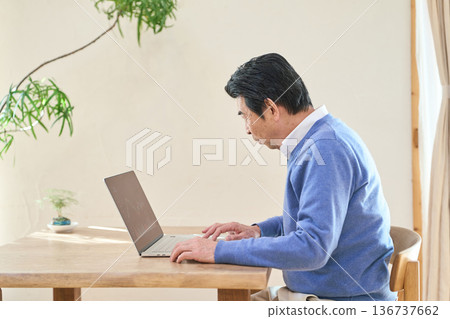 Senior Asian man trading stocks Senior Asian man trading stocks 136737662