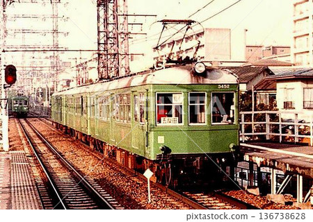Tokyu Ikegami Line 3450 series Deha 3452 Senzokuike Station 136738628