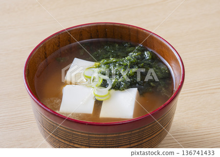 Green laver and tofu miso soup Green laver and tofu miso soup 136741433