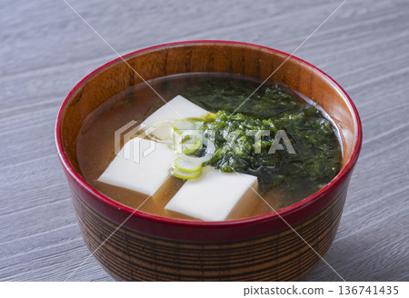 Green laver and tofu miso soup Green laver and tofu miso soup 136741435
