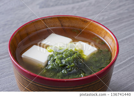 Green laver and tofu miso soup Green laver and tofu miso soup 136741440