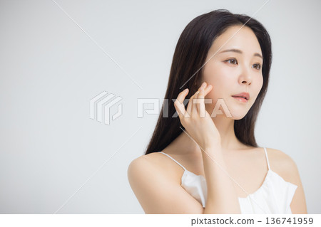 美女模特年輕女子 136741959