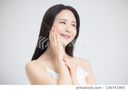 美女模特年輕女子 136741965