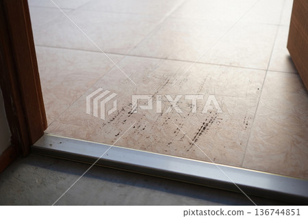 room with parquet floor 136744851