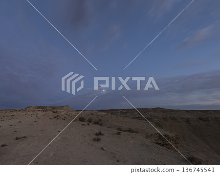 月光下的哈薩克烏斯秋爾特高原 136745541