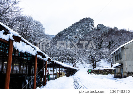 [Niigata Prefecture_Sado Gold Mine] Meiji Government Mine Course - Doyu no Warito 136748230