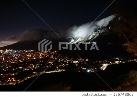 Cape Town's Table Mountain Cape Town's Table Mountain 136748862