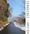 狹窄的道路（冬季） 136749431