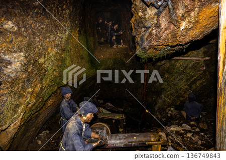 [Niigata Prefecture_Sado Gold Mine] Edo Gold Mine Picture Scroll Course - Sodayu Pit 136749843